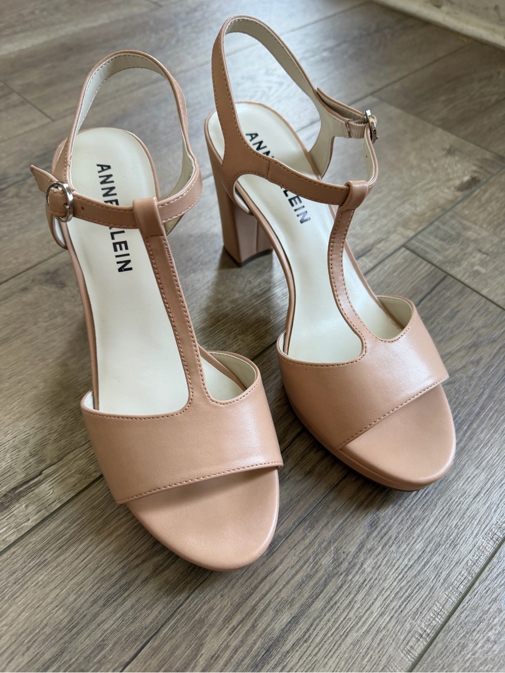 Anne Klein Vita nude T-strap sandals size 9